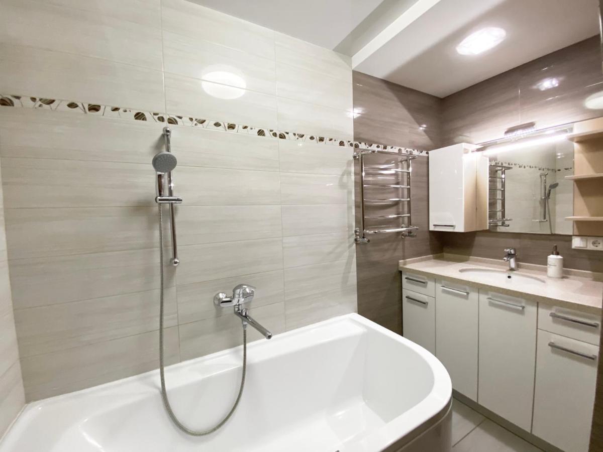 2-Bedroom Apartment Most City Area, Ekaterynoslav Square ドニプロペトロウシク エクステリア 写真