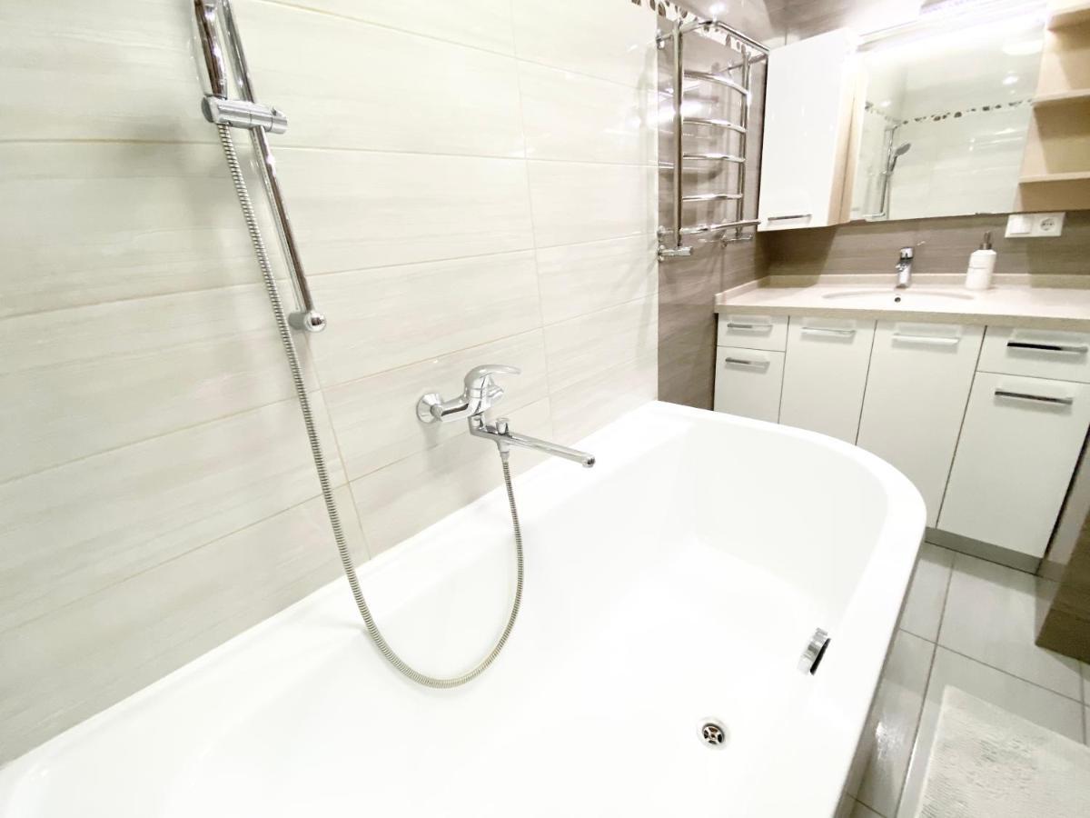 2-Bedroom Apartment Most City Area, Ekaterynoslav Square ドニプロペトロウシク エクステリア 写真