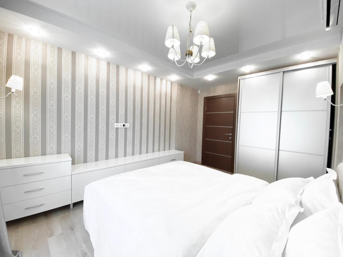 2-Bedroom Apartment Most City Area, Ekaterynoslav Square ドニプロペトロウシク エクステリア 写真