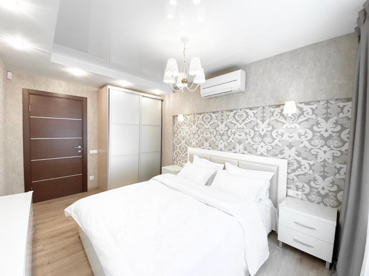2-Bedroom Apartment Most City Area, Ekaterynoslav Square ドニプロペトロウシク エクステリア 写真